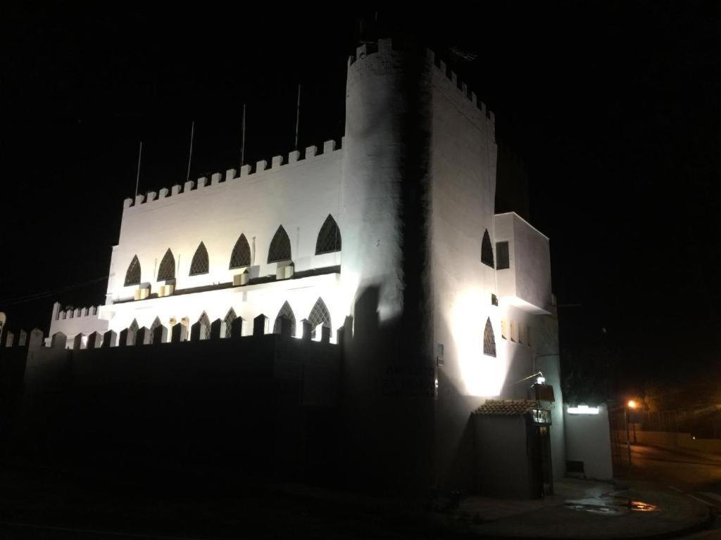 Hostal El Castillo Alcalá de Guadaira Exterior foto